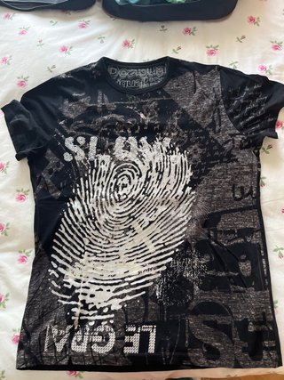 Camiseta Desigual Negra Estampada