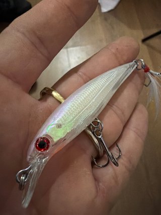 Señuelo de pesca con anzuelos triples