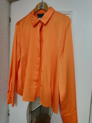 Camisa de satén naranja