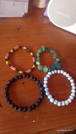 Lote de 4 pulseras variadas