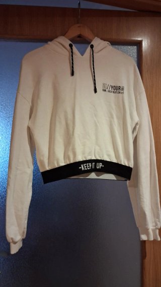 Sudadera Bershka Blanca y Negra Talla M