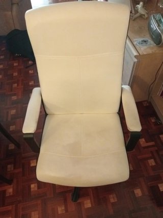 Silla de escritorio beige