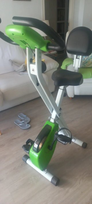 Bicicleta Estática Plegable Verde y Blanca