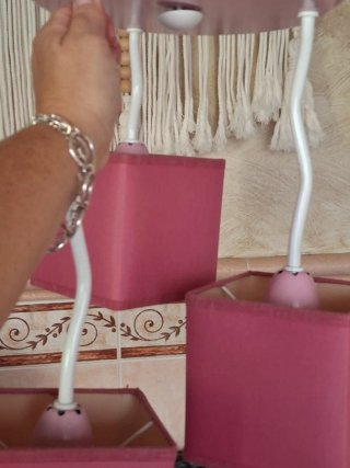 Lámpara de techo rosa