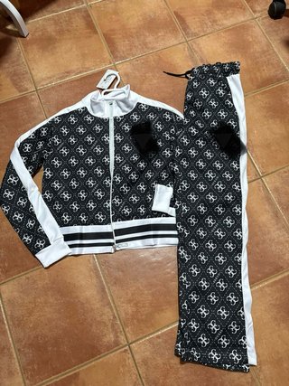 Chándal Guess Negro y Blanco
