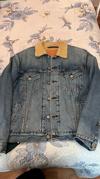 Cazadora vaquera Levi's con borreguillo