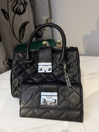 Bolso y Cartera Guess Negro