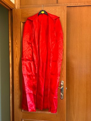 Capa Roja con Capucha