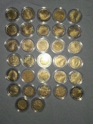 32 Monedas de 2 Euros.vendo o cambio