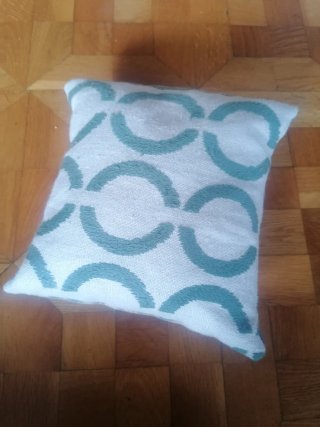 Cojín pequeño con estampado geométrico