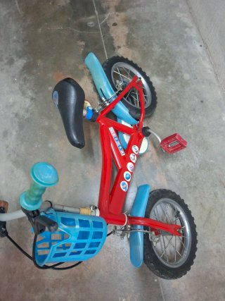 Bicicleta Infantil Roja y Azul
