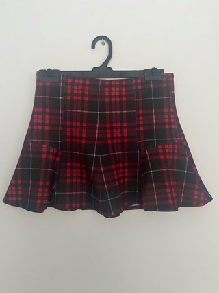 Falda corta de cuadros Bershka