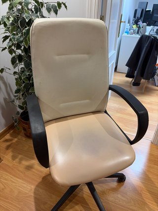 Silla de despacho beige
