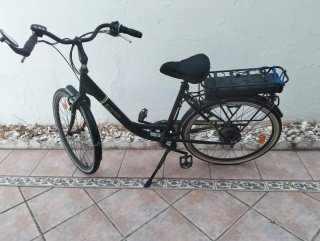 Bicicleta de Paseo Eléctrica Negra