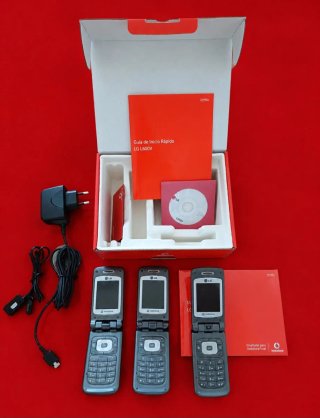 Confezione da 3 telefoni cellulari LG L600V