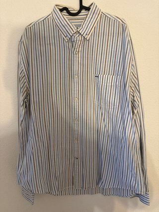 Camisa de rayas blanca y azul