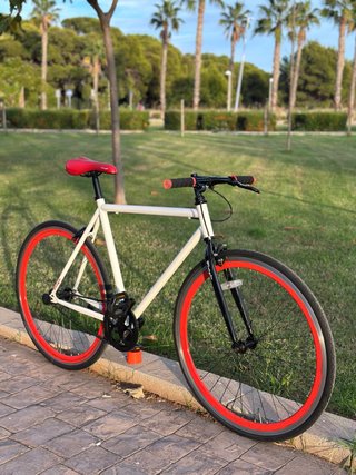 Bicicleta Urbana Fixie Blanca y Roja