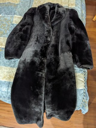 Chaquetón de pelo negro