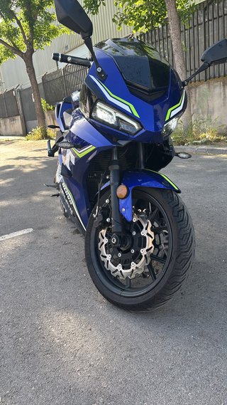 Moto Deportiva Azul
