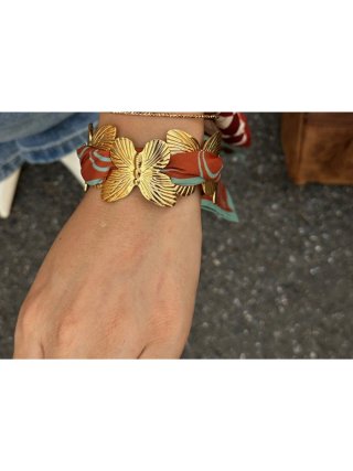 Pulsera con Mariposas Doradas y Tela