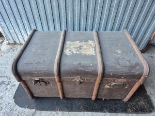 Baúl antiguo de madera