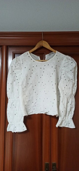 Blusa blanca con bordados