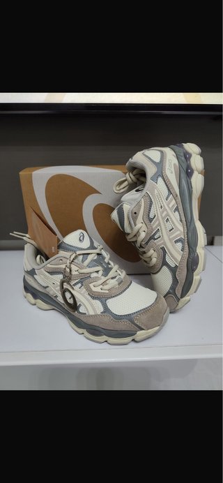 Bambas Asics Beige