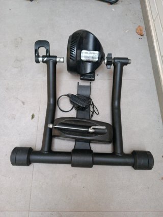 Rodillo de Entrenamiento Bkool Smart Pro