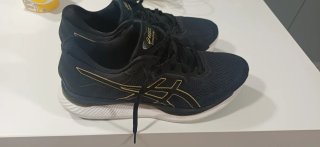 Zapatillas Asics GlideRide Negras y Doradas
