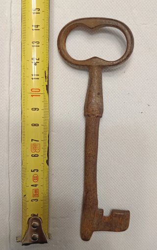 Llave antigua de hierro