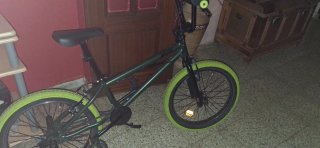 Bicicleta BMX Verde y Negra
