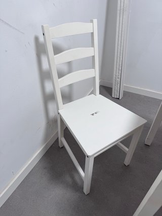 Conjunto de Mesa y 4 Sillas Blancas