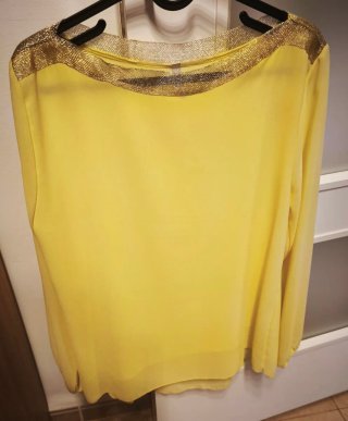 Blusa de fiesta amarilla y dorada Talla única.