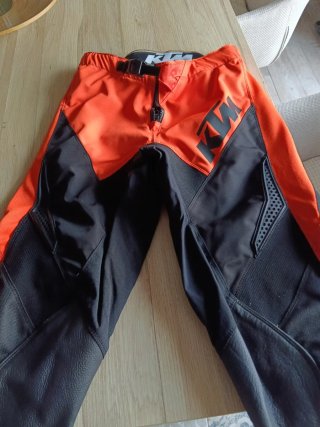 Pantalón KTM Talla S solo 2 puestas.