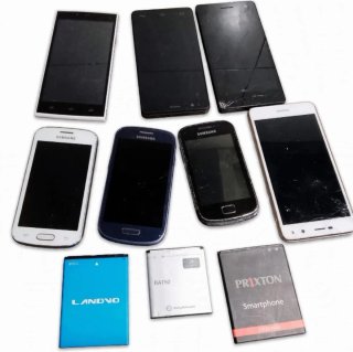 Lote de 7 Smartphones y 3 Baterías