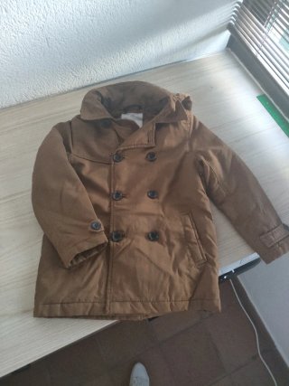 Abrigo de niño marrón,talla 7 122 cm.