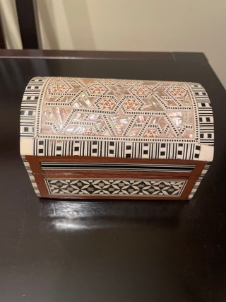 Cajita decorativa con incrustaciones