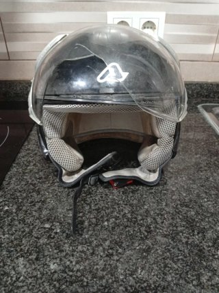 Casco de moto negro