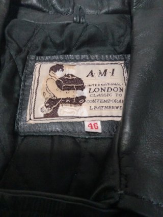 Chaqueta de cuero A.M.I London negra