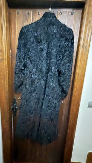 Abrigo de Astracán Negro