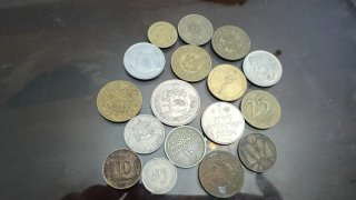 Collezione di 17 Monete Internazionali