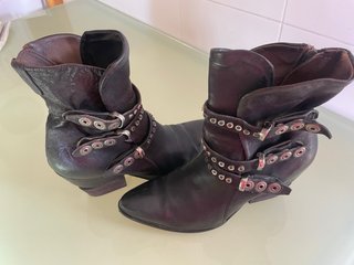 Botines de piel con tachuelas AS 98
