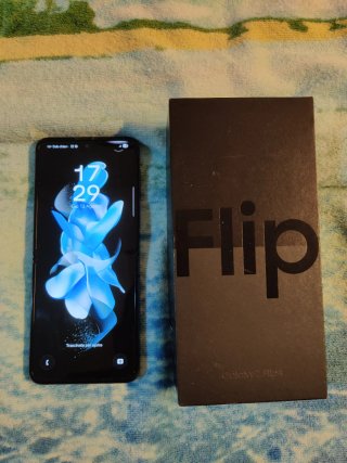 LEGGI Samsung Galaxy Z Flip 4