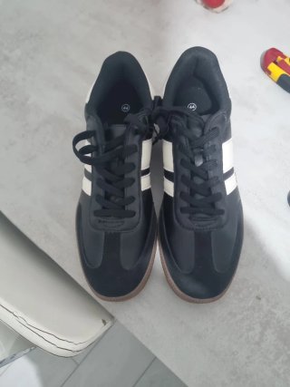 Scarpe da uomo nere e bianche taglia 44