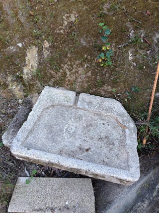 Fregadero de piedra antiguo