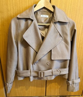 Gabardina corta beige talla S