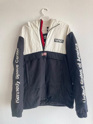Chaqueta Cortavientos NASA Pull&Bear Talla M