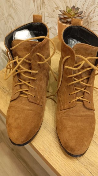 Botines acordonados marrones