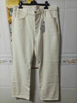 Pantalón vaquero MNG color crema talla 44