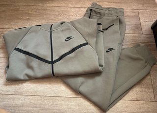 Nike tech sudadera y pantalon nuevo a estrenar